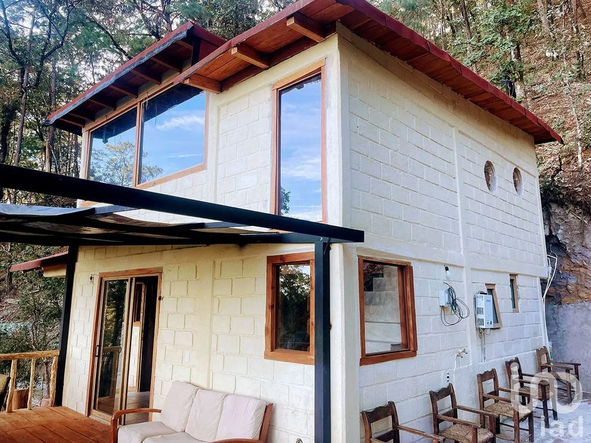 Casa en Renta en Valle de Bravo, Valle de Bravo, Estado De México | NEX-227353 | iad México | Foto 3 de 16
