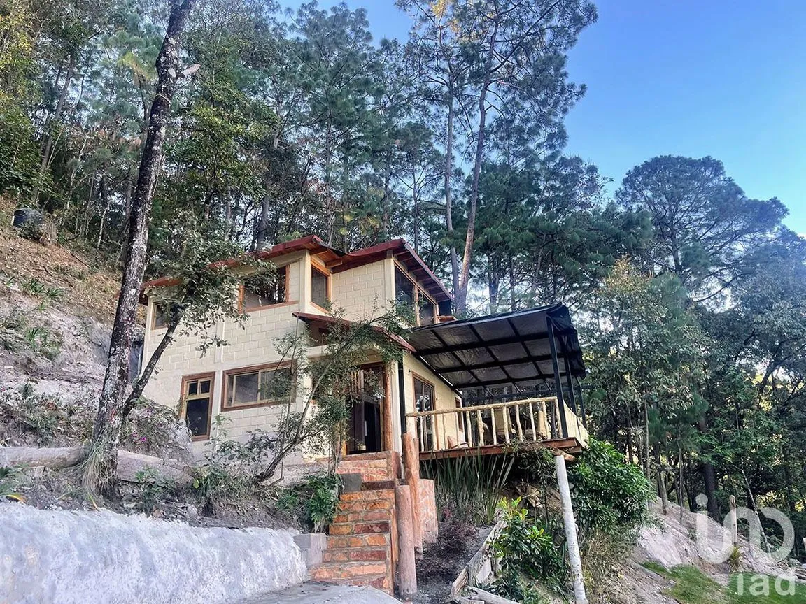 Casa en Renta en Valle de Bravo, Valle de Bravo, Estado De México | NEX-227353 | iad México | Foto 1 de 16