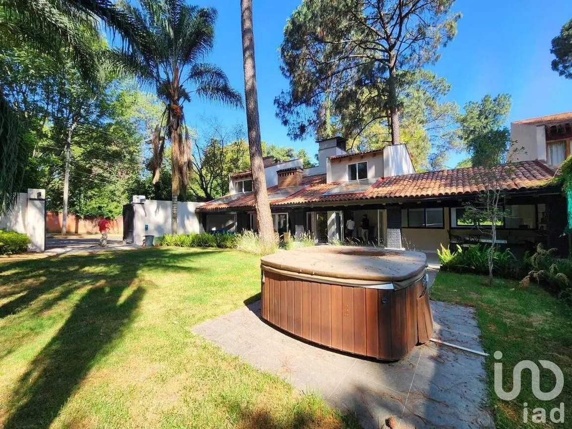 Casa en Venta en Avándaro, Valle de Bravo, Estado De México | NEX-227363 | iad México | Foto 1 de 23