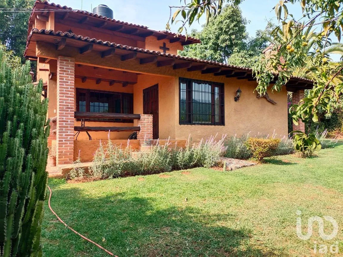Casa en Renta en Valle de Bravo, Valle de Bravo, Estado De México | NEX-227366 | iad México | Foto 1 de 15
