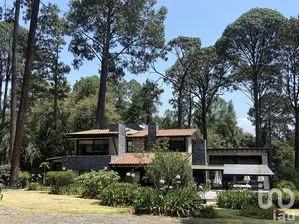 NEX-227368 - Casa en Renta, con 7 recamaras, con 8 baños, con 700 m2 de construcción en Avándaro, CP 51200, Estado De México.