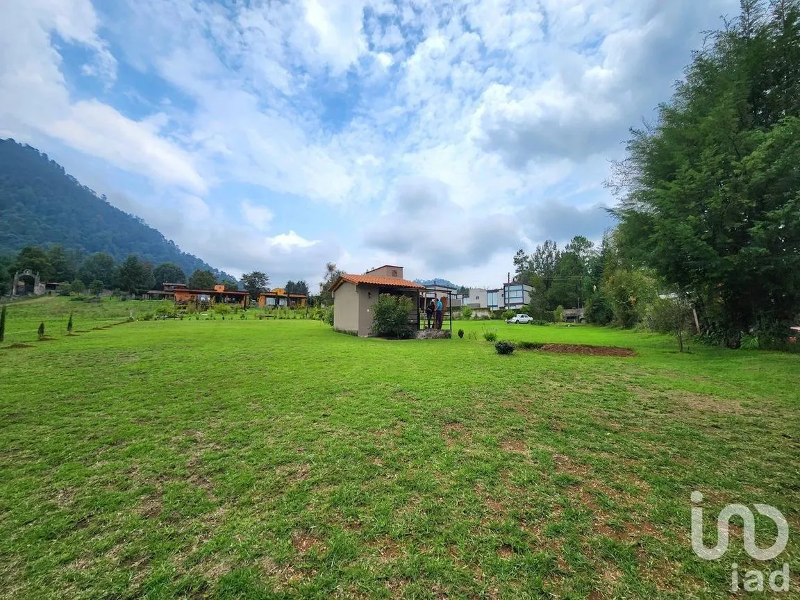 Casa en Renta en Cerro Gordo, Valle de Bravo, Estado De México | NEX-227380 | iad México | Foto 2 de 11