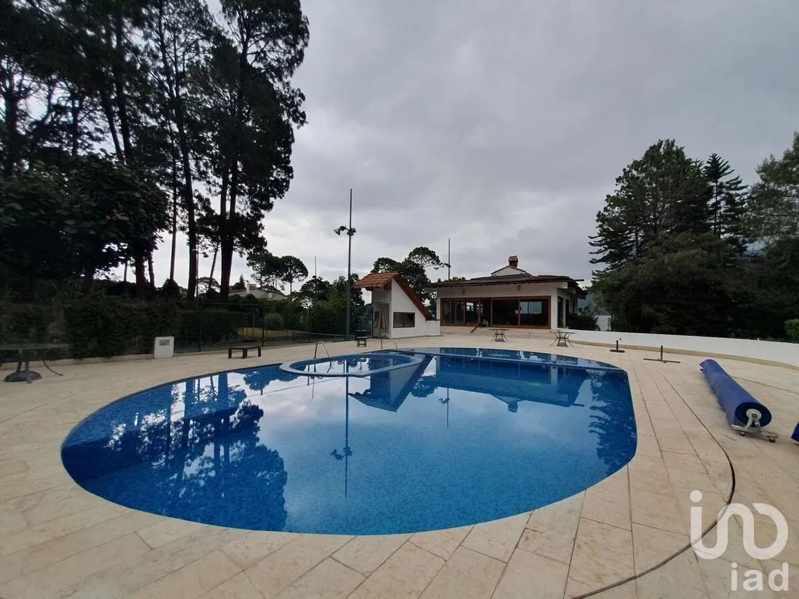 Casa en Venta en Avándaro, Valle de Bravo, Estado De México | NEX-227813 | iad México | Foto 2 de 26