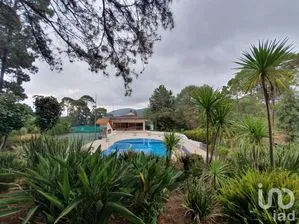 NEX-227813 - Casa en Venta, con 4 recamaras, con 5 baños, con 387.5 m2 de construcción en Avándaro, CP 51200, Estado De México.