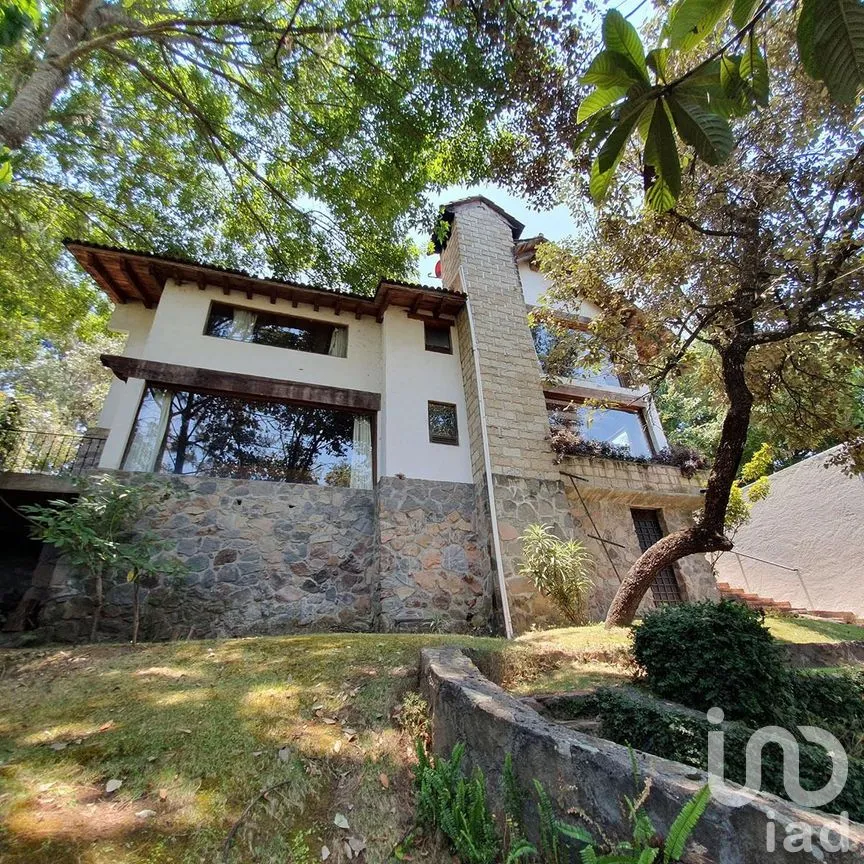 Casa en Venta en Avándaro, Valle de Bravo, Estado De México | NEX-227816 | iad México | Foto 2 de 26