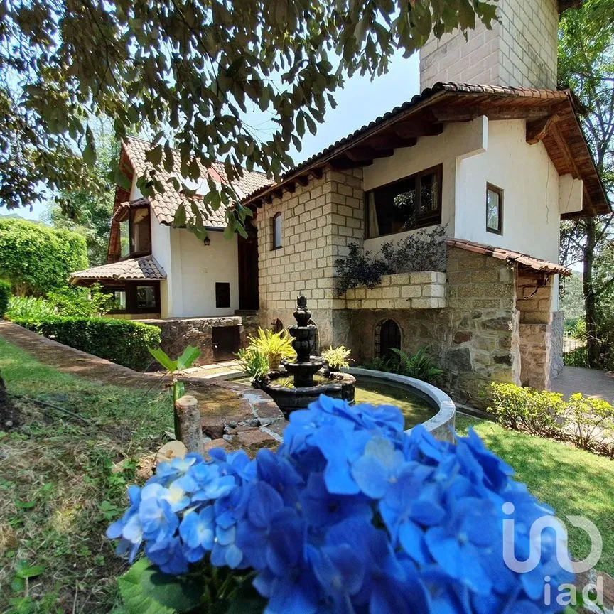Casa en Venta en Avándaro, Valle de Bravo, Estado De México | NEX-227816 | iad México | Foto 1 de 26
