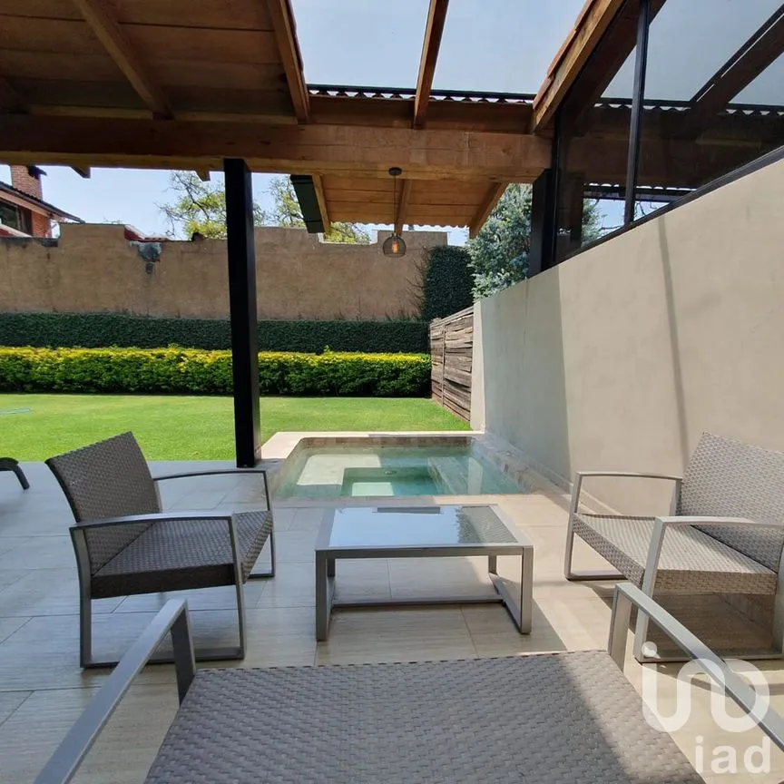 Casa en Venta en Avándaro, Valle de Bravo, Estado De México | NEX-227820 | iad México | Foto 2 de 19