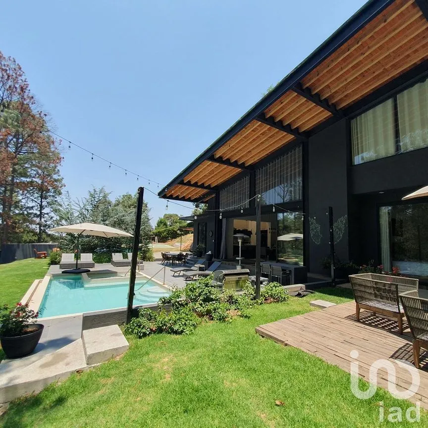 Casa en Renta en Cerro Colorado, Valle de Bravo, Estado De México | NEX-227830 | iad México | Foto 2 de 28