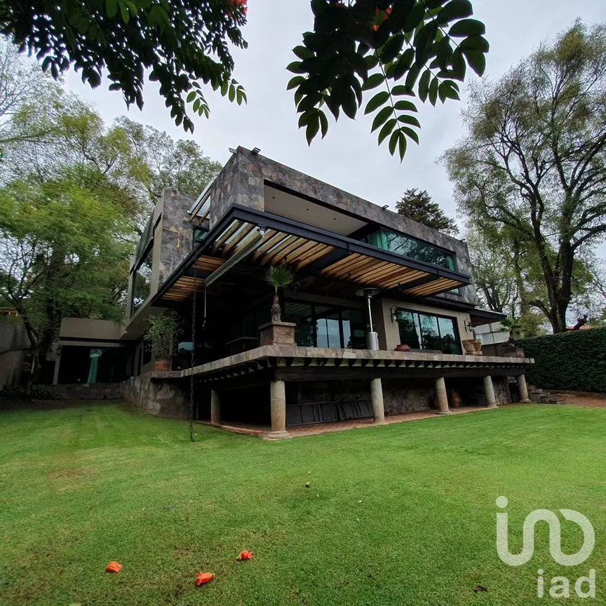 Casa en Venta en Avándaro, Valle de Bravo, Estado De México | NEX-227832 | iad México | Foto 2 de 17