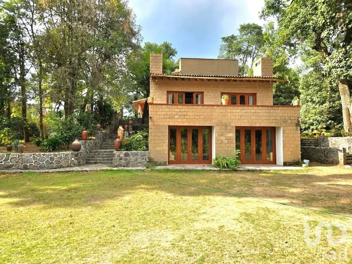 Casa en Renta en La Laguna, Valle de Bravo, Estado De México | NEX-227835 | iad México | Foto 1 de 29