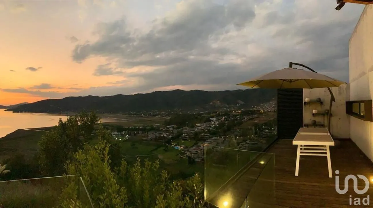 Casa en Venta en Valle de Bravo, Valle de Bravo, Estado De México | NEX-227836 | iad México | Foto 12 de 44