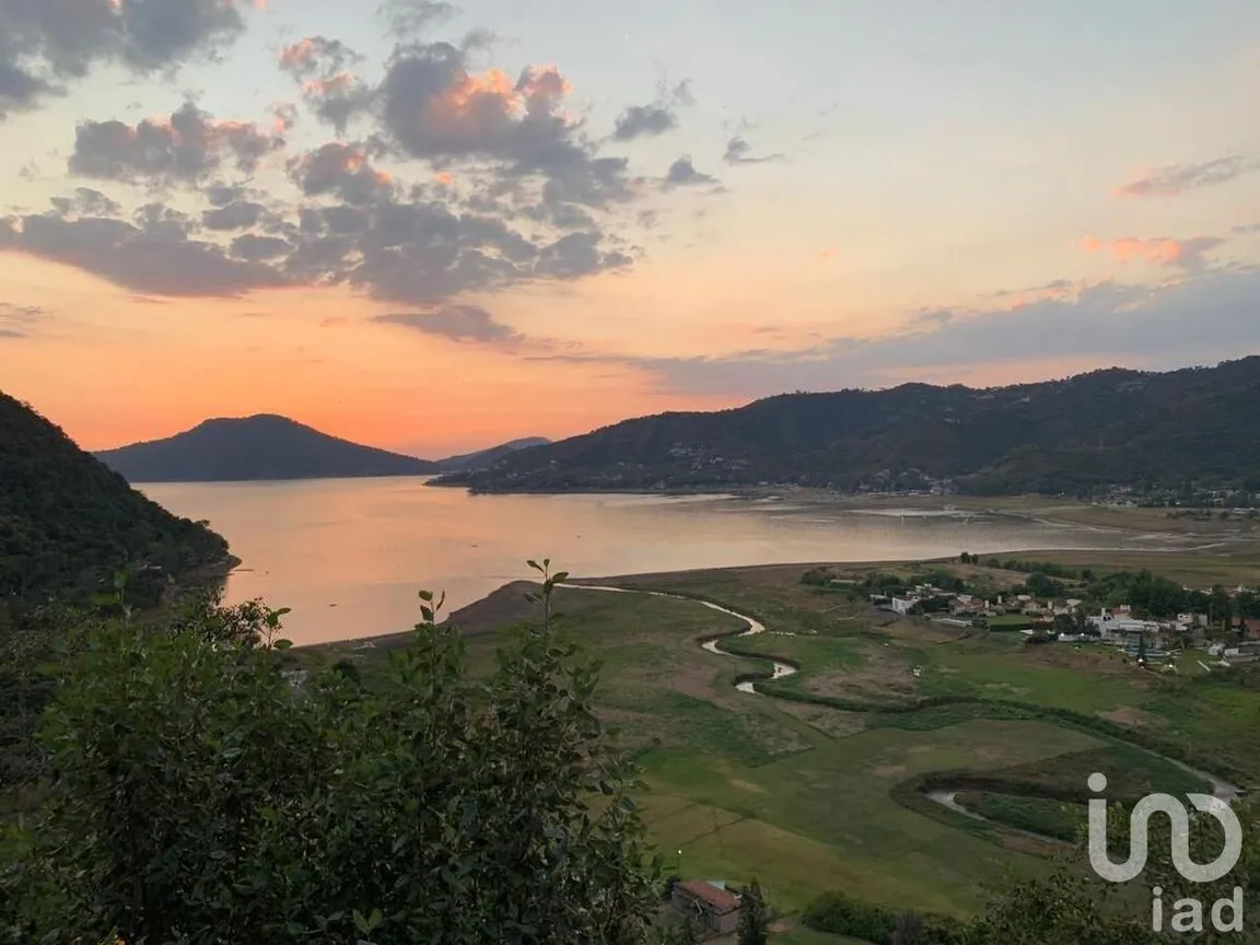 Casa en Venta en Valle de Bravo, Valle de Bravo, Estado De México | NEX-227836 | iad México | Foto 3 de 44