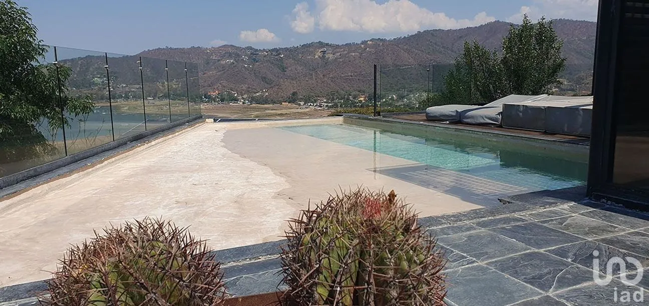 Casa en Venta en Valle de Bravo, Valle de Bravo, Estado De México | NEX-227836 | iad México | Foto 5 de 44
