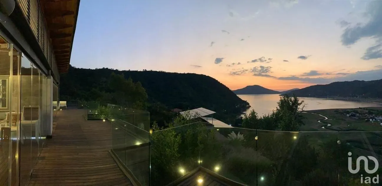 Casa en Venta en Valle de Bravo, Valle de Bravo, Estado De México | NEX-227836 | iad México | Foto 7 de 44