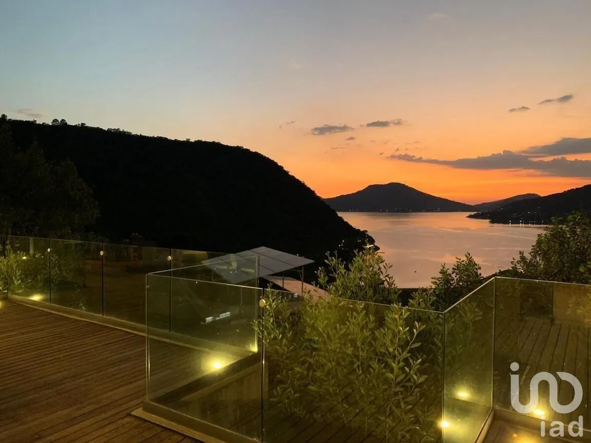 Casa en Venta en Valle de Bravo, Valle de Bravo, Estado De México | NEX-227836 | iad México | Foto 9 de 44