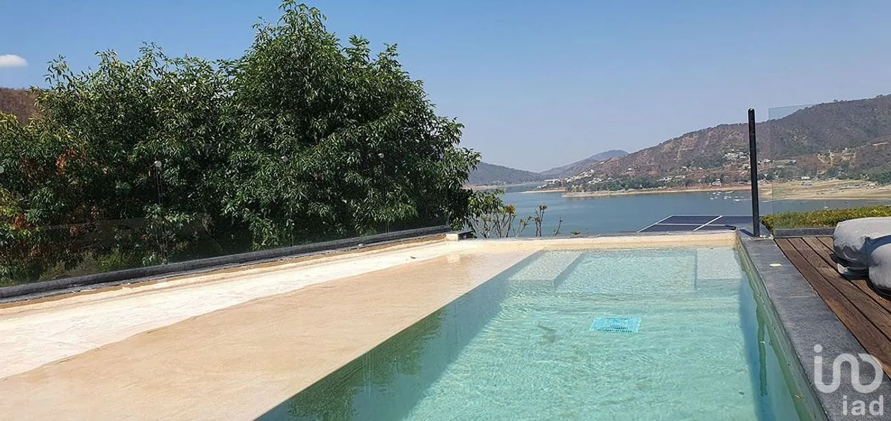 Casa en Venta en Valle de Bravo, Valle de Bravo, Estado De México | NEX-227836 | iad México | Foto 1 de 44