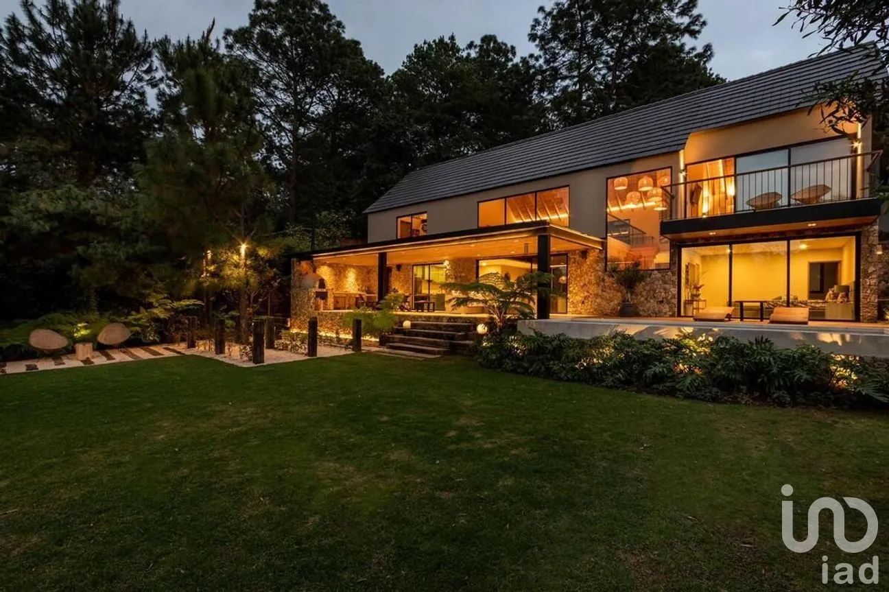 Casa en Venta en Valle de Bravo, Valle de Bravo, Estado De México | NEX-227838 | iad México | Foto 2 de 15