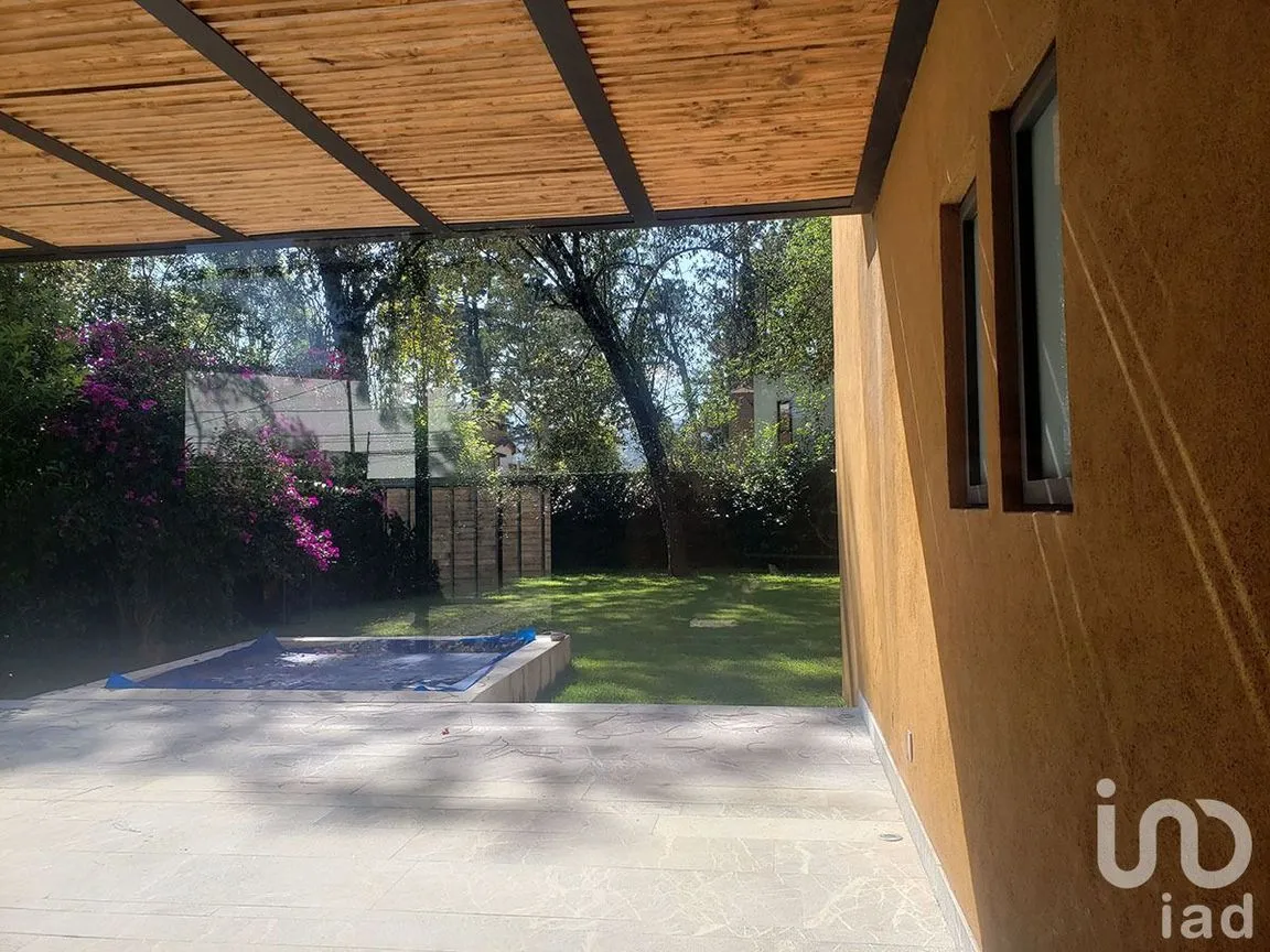Casa en Renta en Avándaro, Valle de Bravo, Estado De México | NEX-227842 | iad México | Foto 2 de 17