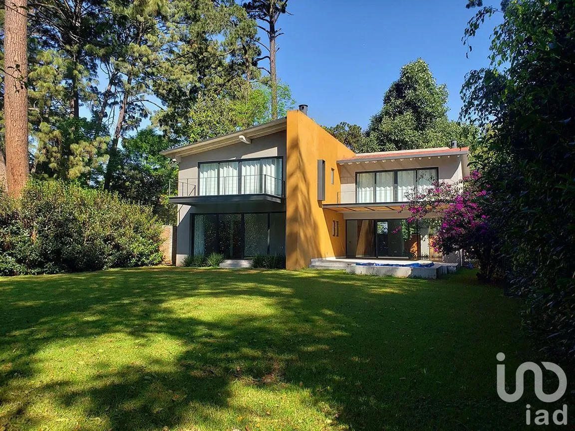 Casa en Renta en Avándaro, Valle de Bravo, Estado De México | NEX-227842 | iad México | Foto 1 de 17