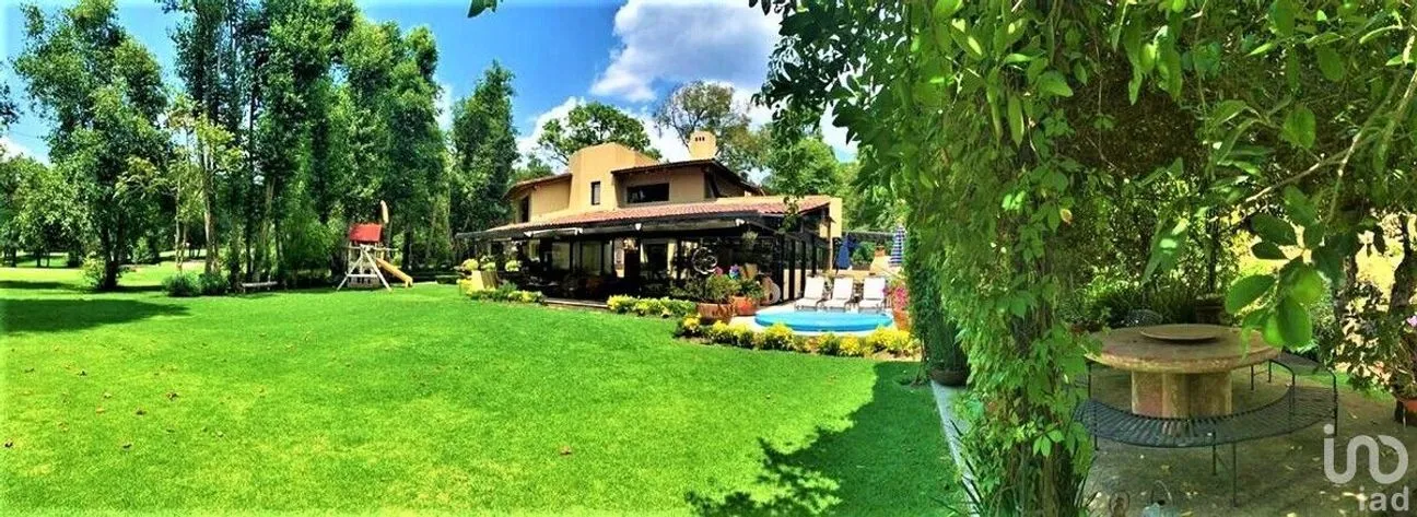 Casa en Venta en Avándaro, Valle de Bravo, Estado De México | NEX-227843 | iad México | Foto 2 de 35
