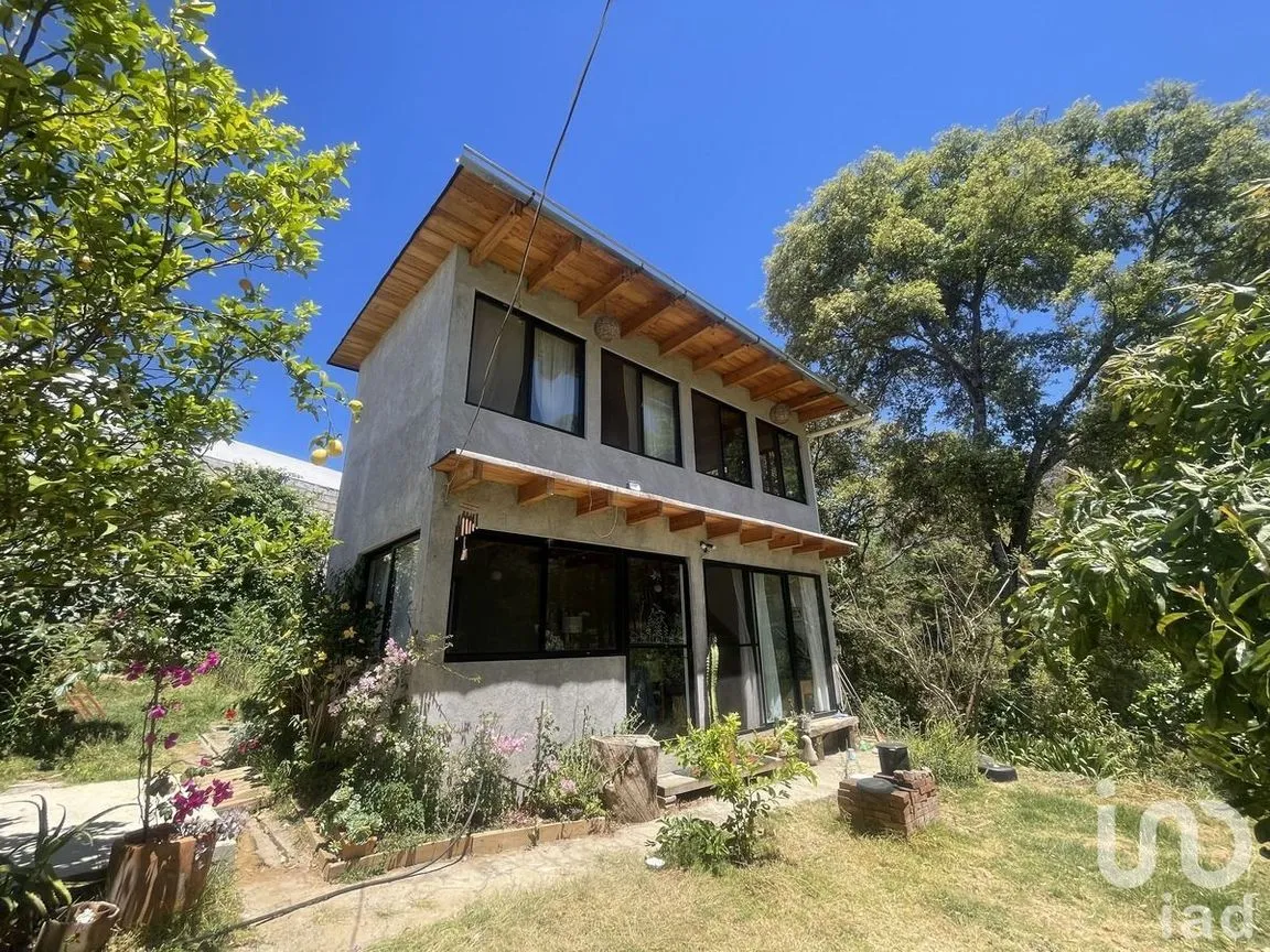 Casa en Renta en San Gabriel Ixtla, Valle de Bravo, Estado De México | NEX-228403 | iad México | Foto 1 de 13