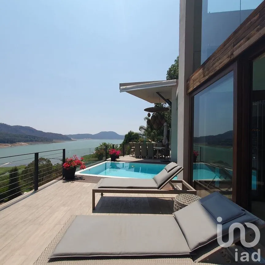 Casa en Venta en Valle de Bravo, Valle de Bravo, Estado De México | NEX-228422 | iad México | Foto 3 de 27