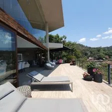 NEX-228422 - Casa en Venta, con 5 recamaras, con 5 baños, con 1300 m2 de construcción en Valle de Bravo, CP 51200, Estado De México.
