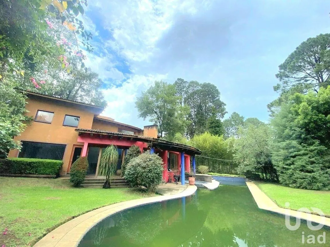 Casa en Venta en Avándaro, Valle de Bravo, Estado De México | NEX-228493 | iad México | Foto 1 de 28