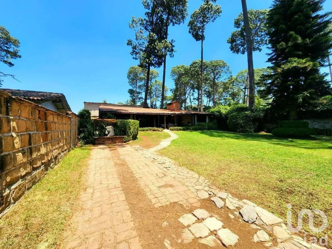 Casa en Venta en Avándaro, Valle de Bravo, Estado De México | NEX-228838 | iad México | Foto 2 de 21