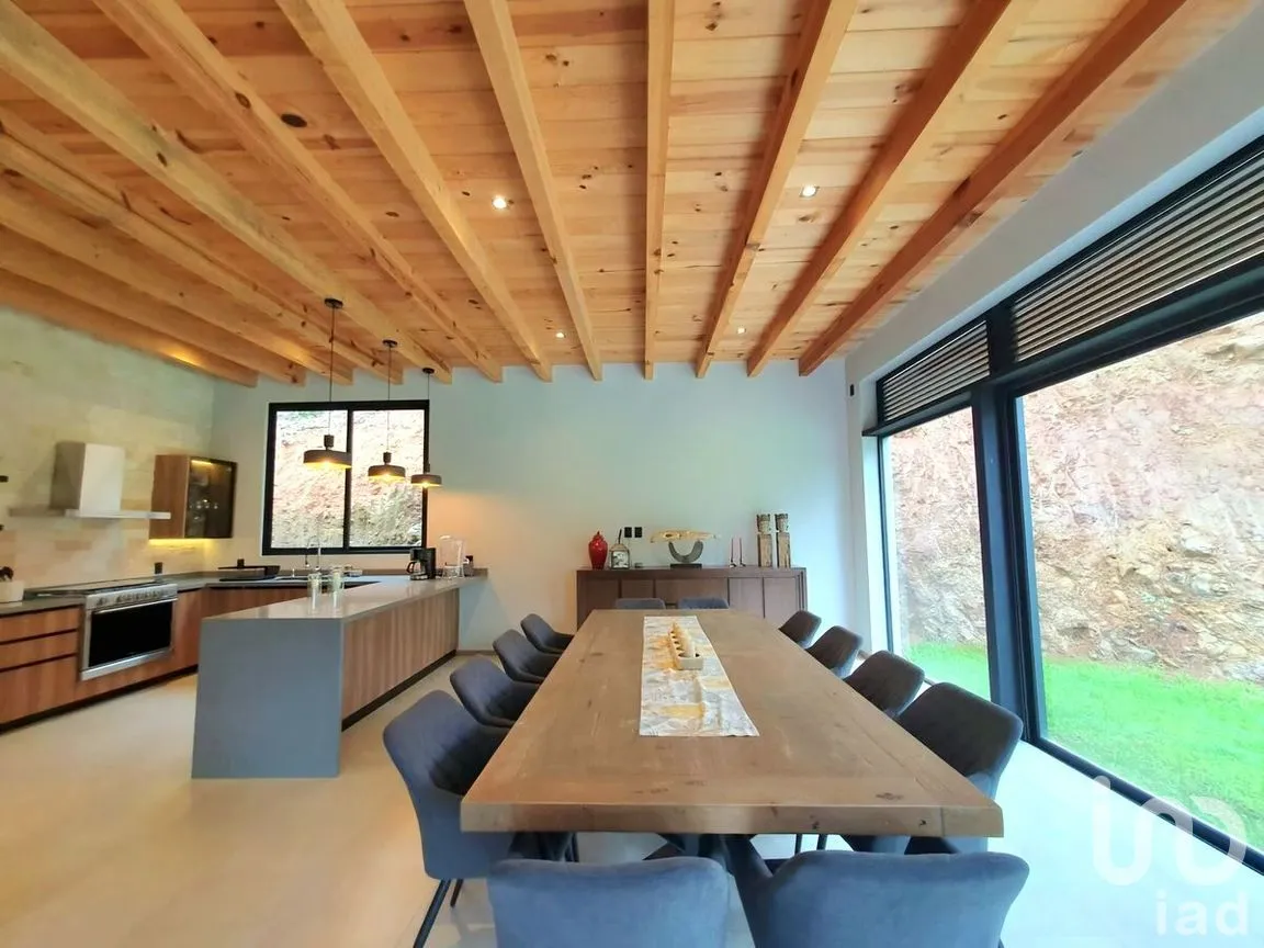 Casa en Venta en Avándaro, Valle de Bravo, Estado De México | NEX-229091 | iad México | Foto 2 de 14
