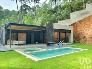 NEX-229091 - Casa en Venta, con 5 recamaras, con 5 baños, con 400 m2 de construcción en Avándaro, CP 51200, Estado De México.