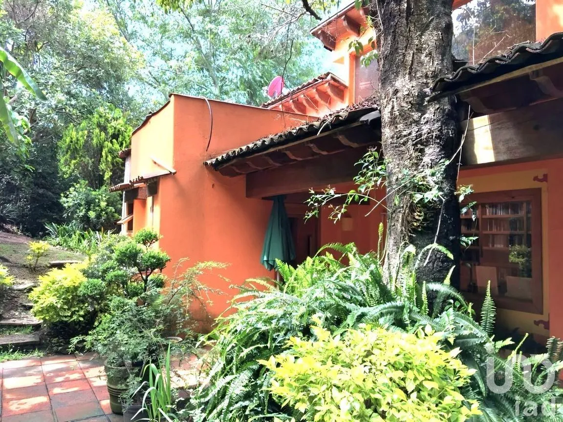 Casa en Venta en Valle de Bravo, Valle de Bravo, Estado De México | NEX-229364 | iad México | Foto 2 de 15