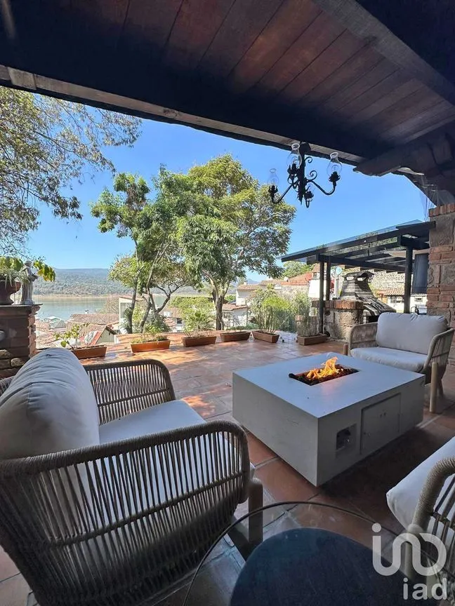 Casa en Venta en Valle de Bravo, Valle de Bravo, Estado De México | NEX-229382 | iad México | Foto 2 de 29