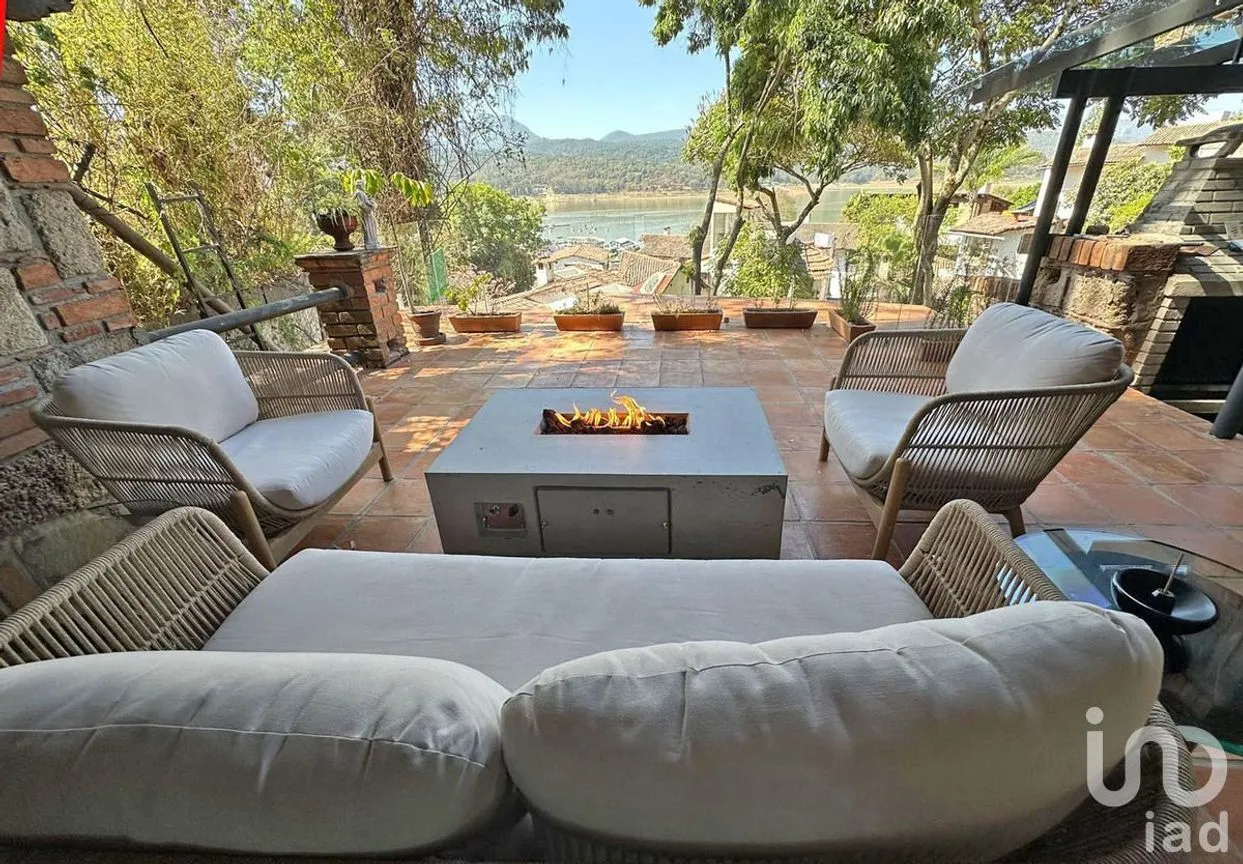 Casa en Venta en Valle de Bravo, Valle de Bravo, Estado De México | NEX-229382 | iad México | Foto 1 de 29