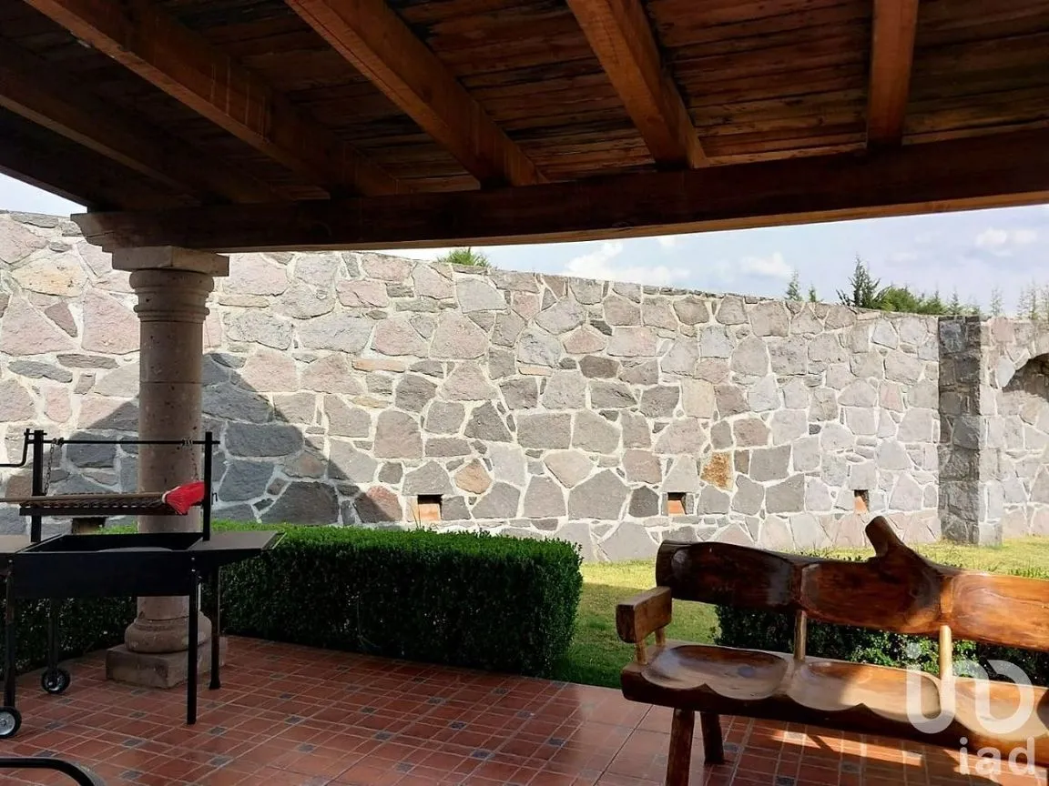Casa en Renta en San Gabriel Ixtla, Valle de Bravo, Estado De México | NEX-230245 | iad México | Foto 3 de 14