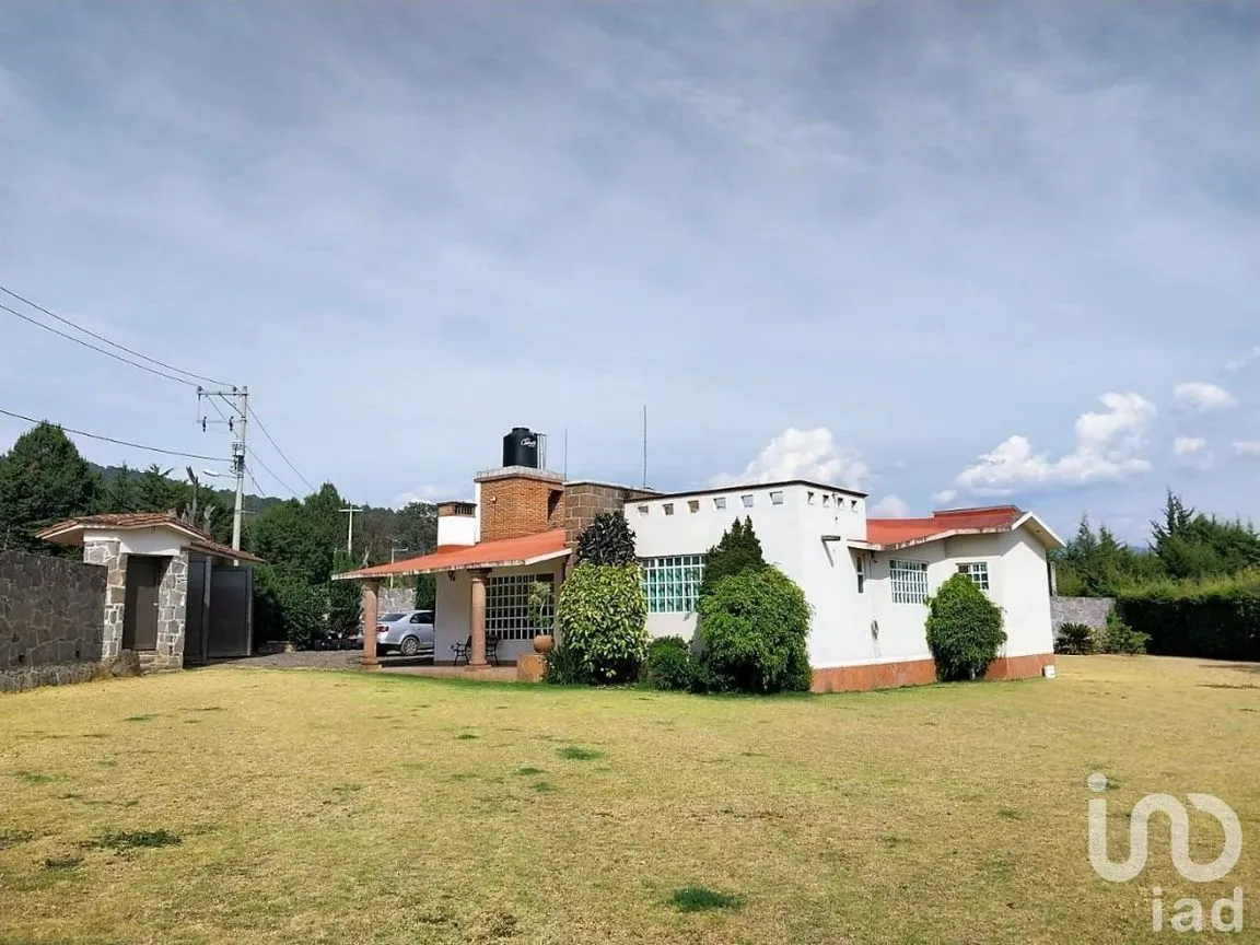 Casa en Renta en San Gabriel Ixtla, Valle de Bravo, Estado De México | NEX-230245 | iad México | Foto 1 de 14