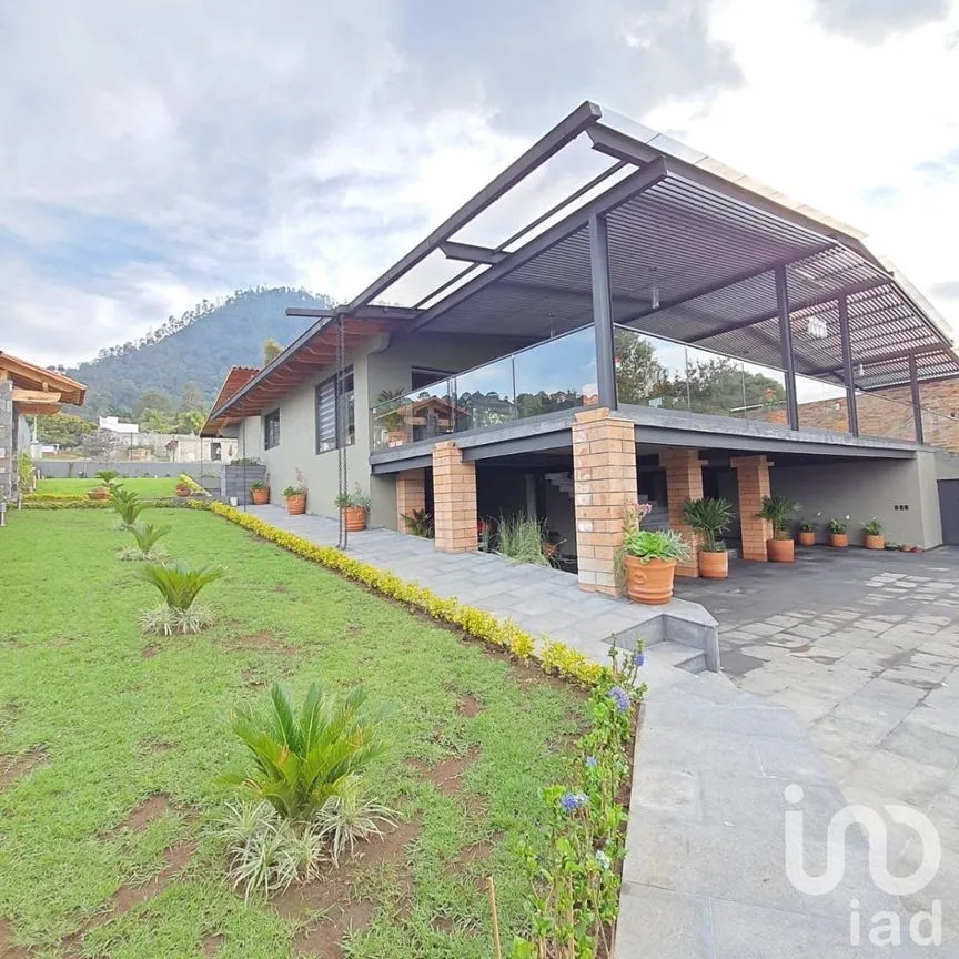 Casa en Renta en Cerro Gordo, Valle de Bravo, Estado De México | NEX-230253 | iad México | Foto 1 de 14
