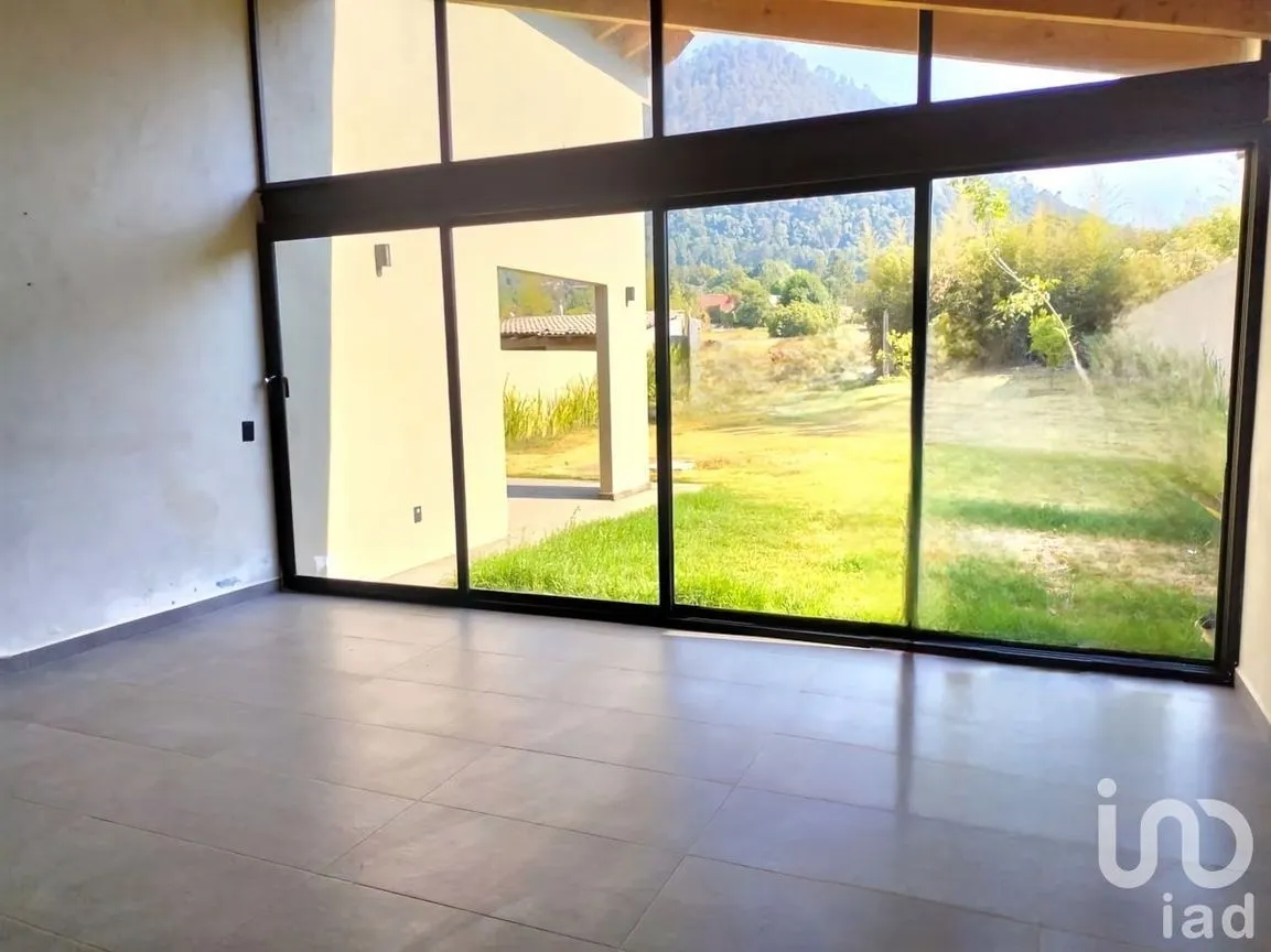 Casa en Renta en Cerro Gordo, Valle de Bravo, Estado De México | NEX-230261 | iad México | Foto 2 de 14