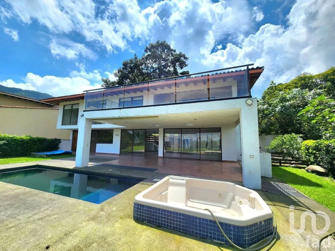 Casa en Renta en Avándaro, Valle de Bravo, Estado De México | NEX-231725 | iad México | Foto 1 de 26