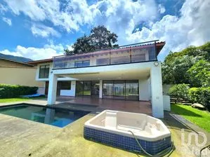 NEX-231725 - Casa en Renta, con 4 recamaras, con 4 baños, con 450 m2 de construcción en Avándaro, CP 51200, Estado De México.