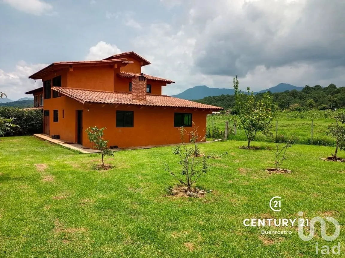 Casa en Renta en Cerro Colorado, Valle de Bravo, Estado de México | NEX-270586 | iad México | Foto 1 de 12