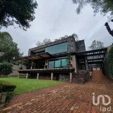 NEX-274799 - Casa en Venta, con 5 recamaras, con 5 baños, con 600 m2 de construcción en Avándaro, CP 51200, Estado de México.