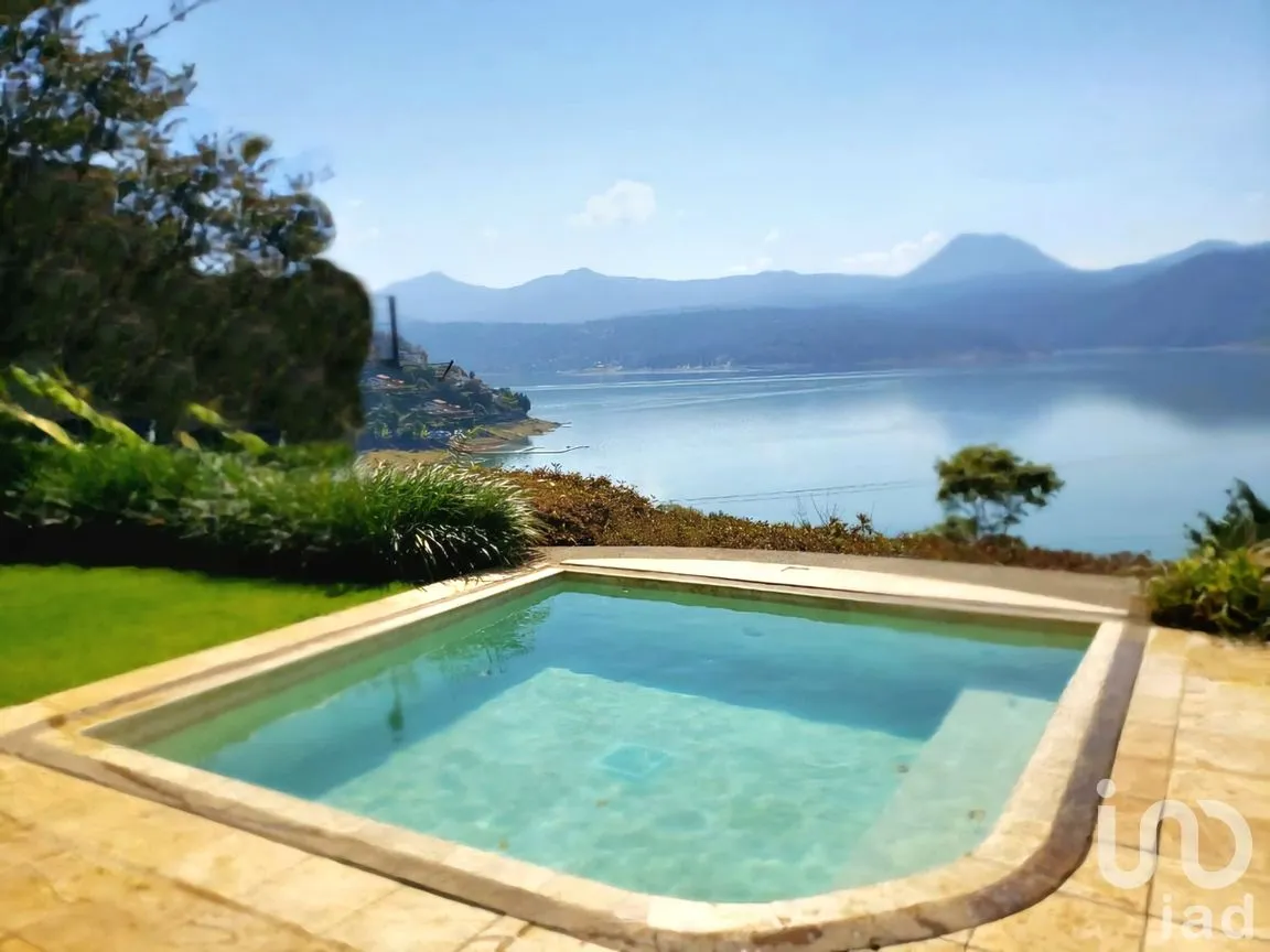 Casa en Venta en La Peña, Valle de Bravo, Estado de México | NEX-274808 | iad México | Foto 2 de 28