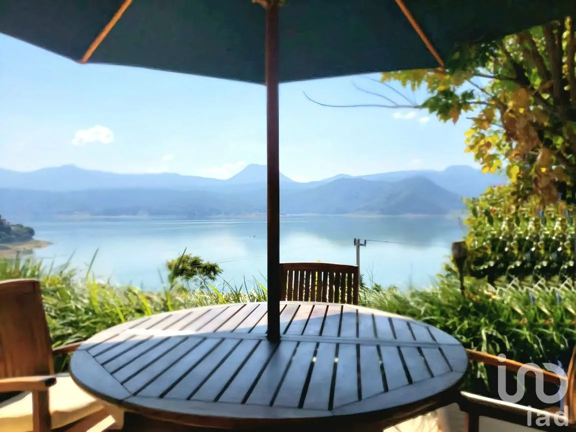 Casa en Venta en La Peña, Valle de Bravo, Estado de México | NEX-274808 | iad México | Foto 4 de 28