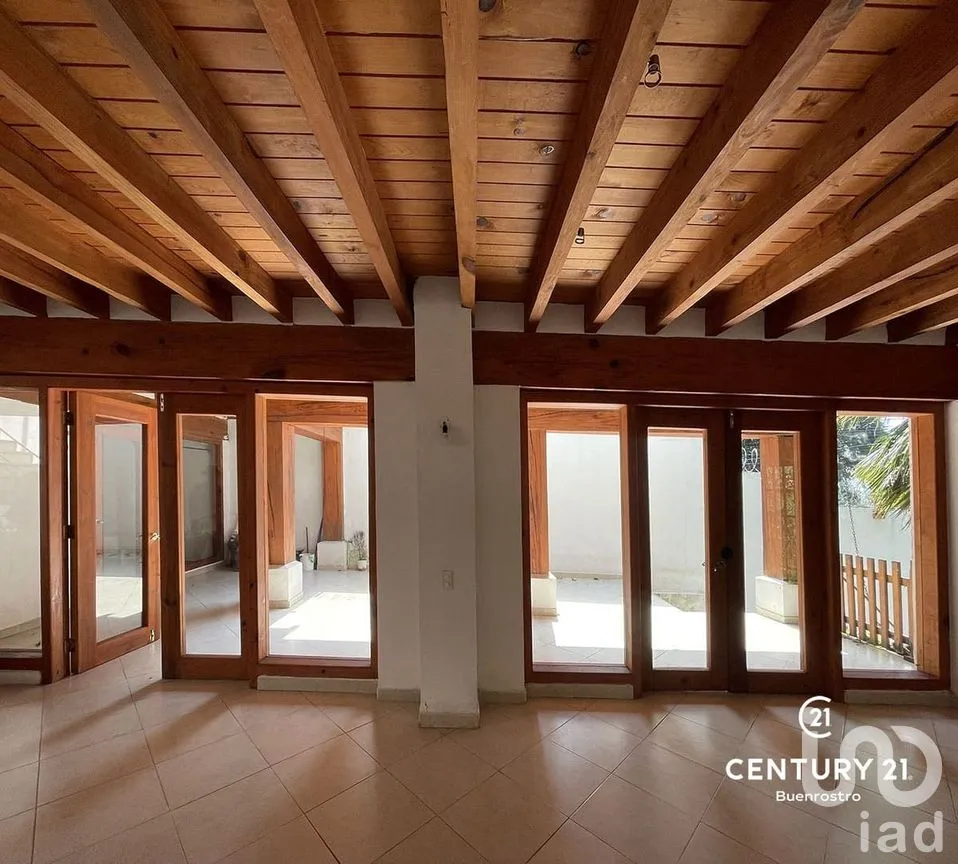 Casa en Venta en Valle de Bravo, Valle de Bravo, Estado de México | NEX-274820 | iad México | Foto 2 de 19