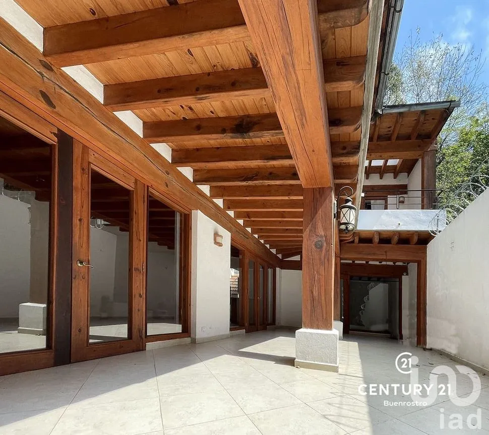 Casa en Venta en Valle de Bravo, Valle de Bravo, Estado de México | NEX-274820 | iad México | Foto 1 de 19