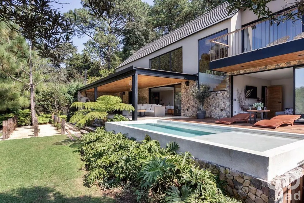 Casa en Venta en Valle de Bravo, Valle de Bravo, Estado de México | NEX-274852 | iad México | Foto 3 de 15