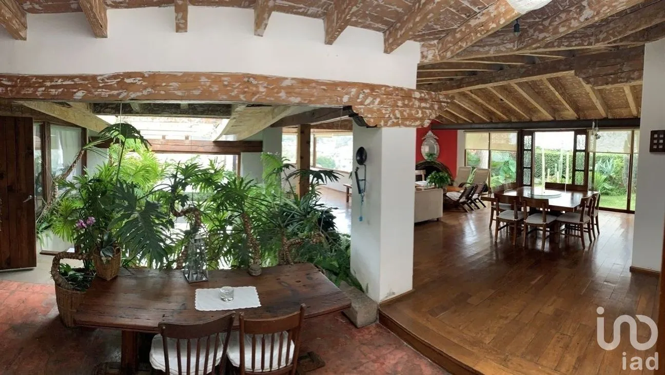 Casa en Venta en Valle de Bravo, Valle de Bravo, Estado de México | NEX-274877 | iad México | Foto 2 de 18