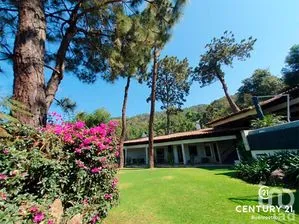 NEX-274883 - Casa en Venta, con 5 recamaras, con 5 baños, con 750 m2 de construcción en Valle de Bravo, CP 51200, Estado de México.