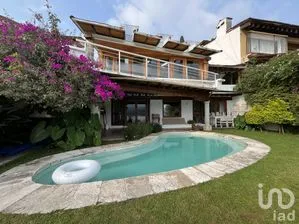 NEX-274887 - Casa en Renta, con 3 recamaras, con 3 baños, con 150 m2 de construcción en Valle de Bravo, CP 51200, Estado de México.